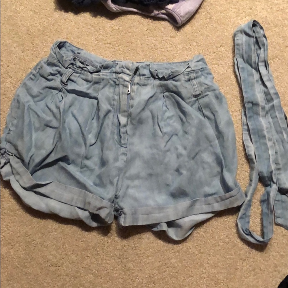 Baggy light blue jean short
